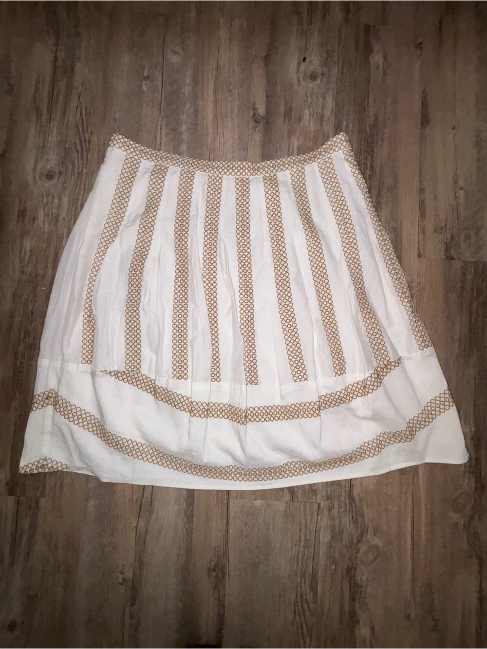 BCBGMaxAzria White A-Line Skirt Tan Embroidered Stripes Size 8 B160 RLC